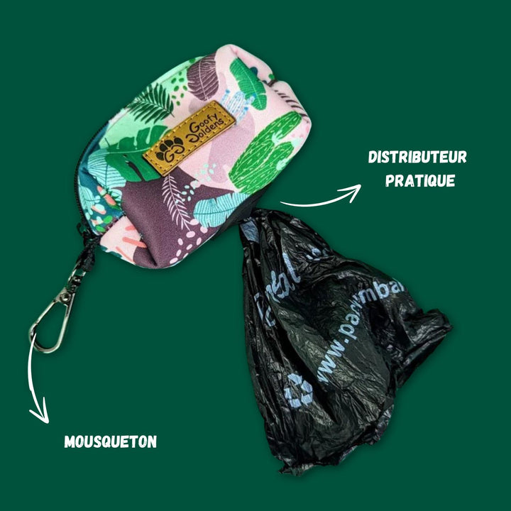 caractéristiques de la pochette de sacs à déjections Cactus. on distingue le mousqueton et la sortie en silicone pratique