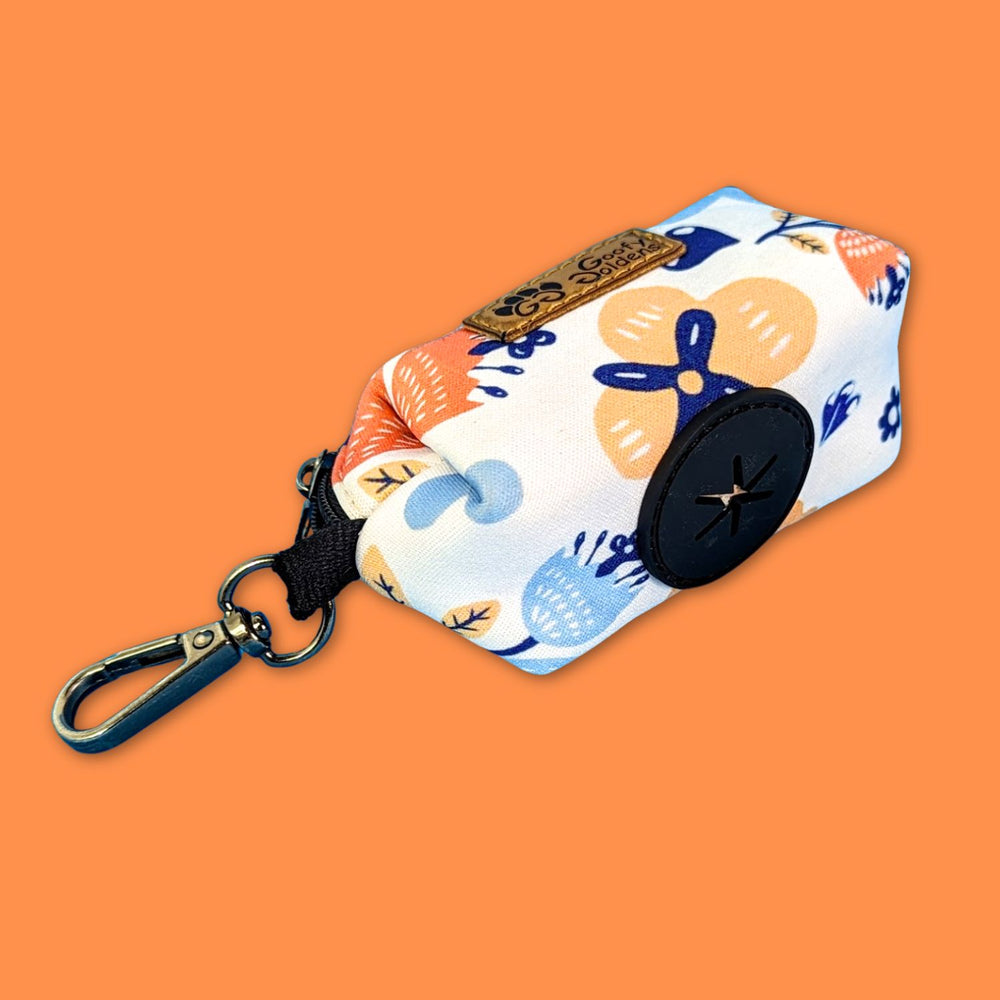 mousqueton et sortie silicone du distributeur de sacs à crottes gamme Printemps