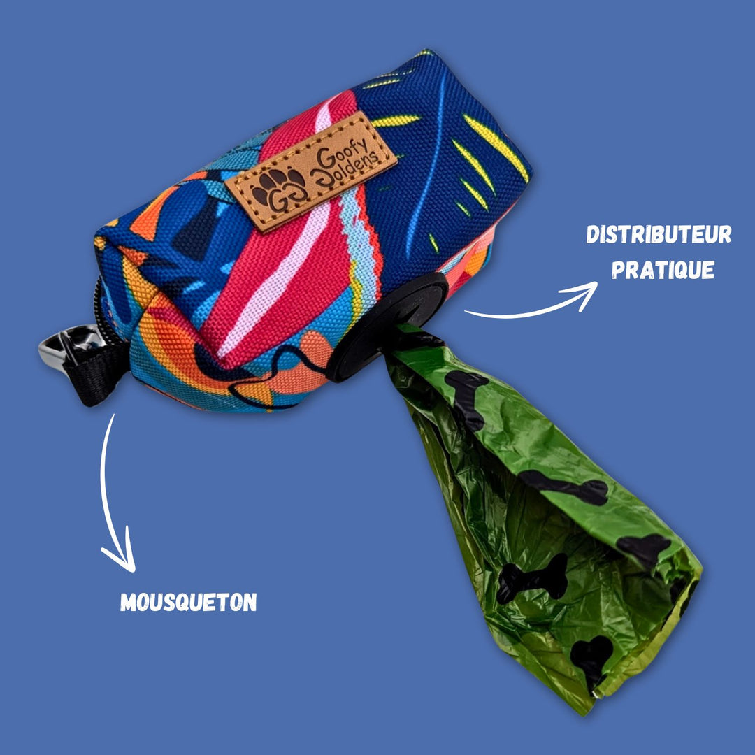 Mise en valeur de la sortie en caoutchouc des sacs sur le distributeur de sacs à déjections/friandises Lagon, ainsi que de l'anneau en alliage permettant de l'accrocher facilement à la laisse.
