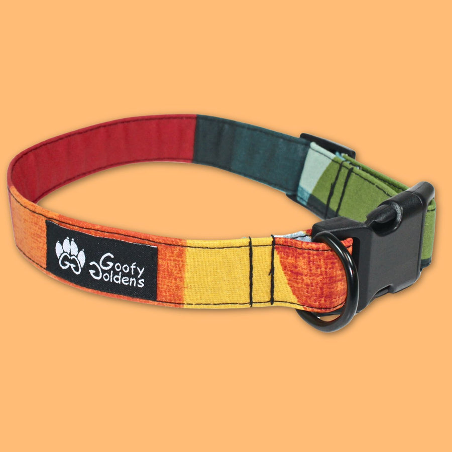 Collier coloré, confortable et solide en tissu pour chien de la collection Summer aux tons rouge orange vert et bleu de chez Goofy Goldens