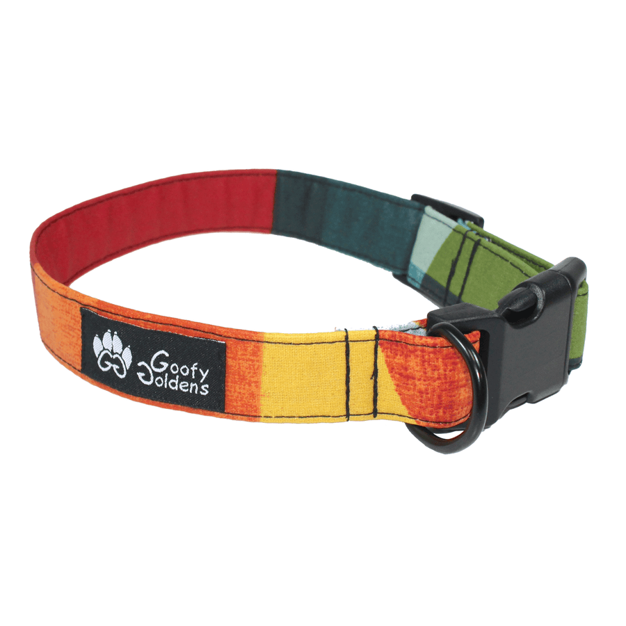 Collier coloré, confortable et solide en tissu pour chien de la collection Summer aux tons rouge orange vert et bleu de chez Goofy Goldens