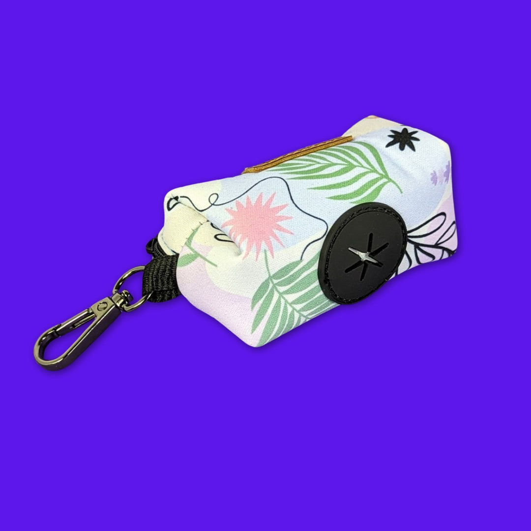 Zoom sur le mousqueton et la sortie en silicone de la pochette Pastel aux couleurs pastels