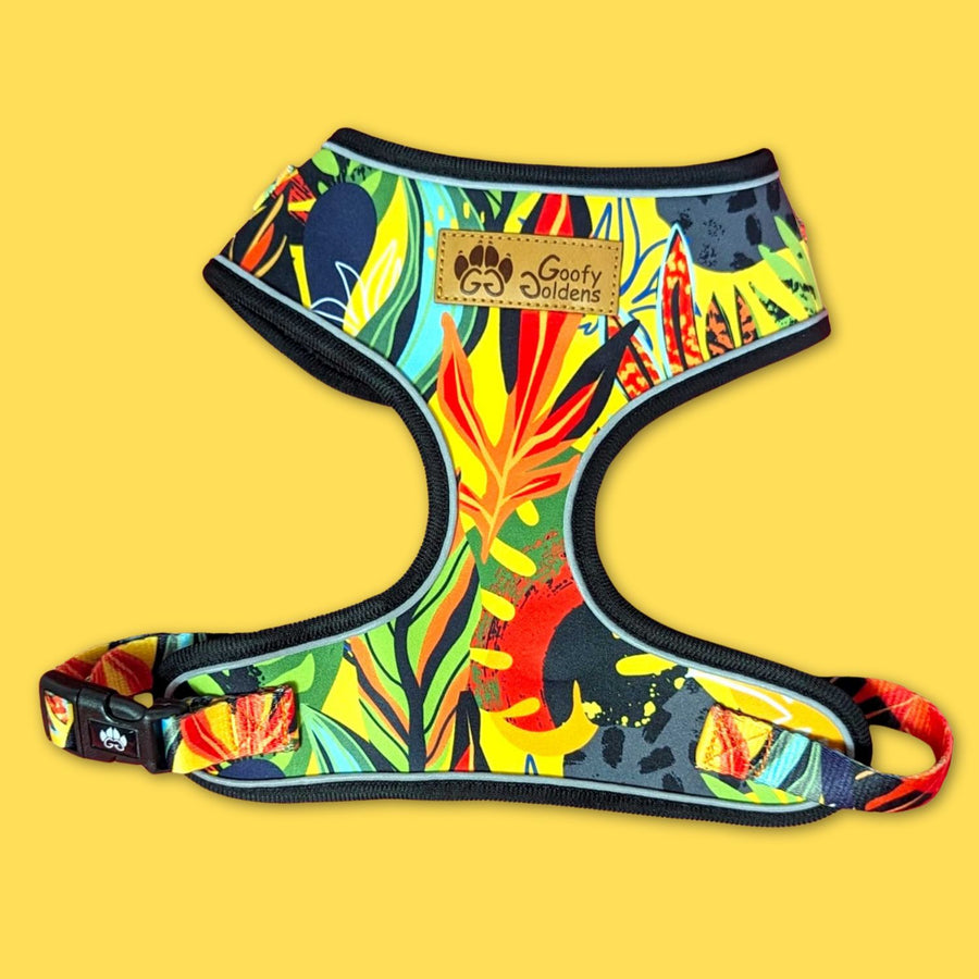 Très jolie harnais classique Tropical de la marque Goofy Goldens. Les couleurs sont : vert, rouge, jaune et bleu et les motifs sont inspirés de la jungle.