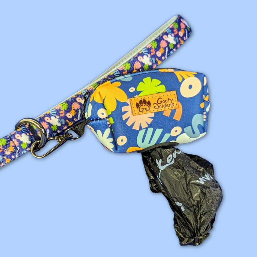 Ensemble laisse te distributeur de sacs à crottes deep agua aux couleurs bleu marine, et aux motifs colorés