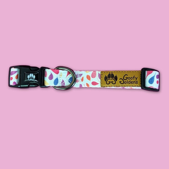 Beau collier pour chien de la marque Goofy Goldens, collection Pétales. Ce colliers offre des motifs bleu violet jaune orange et rose.