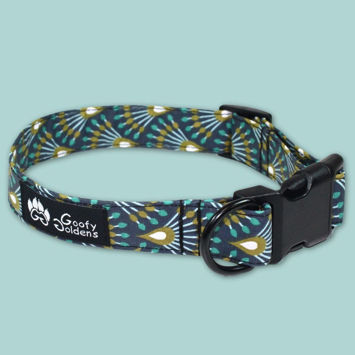 Collier coloré et tendance en tissu pour chien avec boucle solide de la Gamme Paon de chez Goofy Goldens 