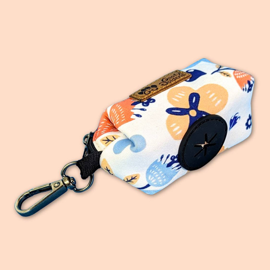 mousqueton et sortie silicone du distributeur de sacs à crottes gamme Printemps