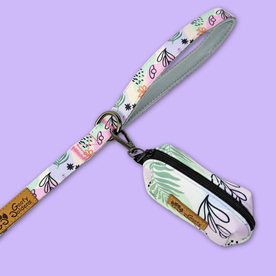 Zoom sur l'anneau de la laisse Pastel afin d'y accrocher le distributeur de sacs à déjections