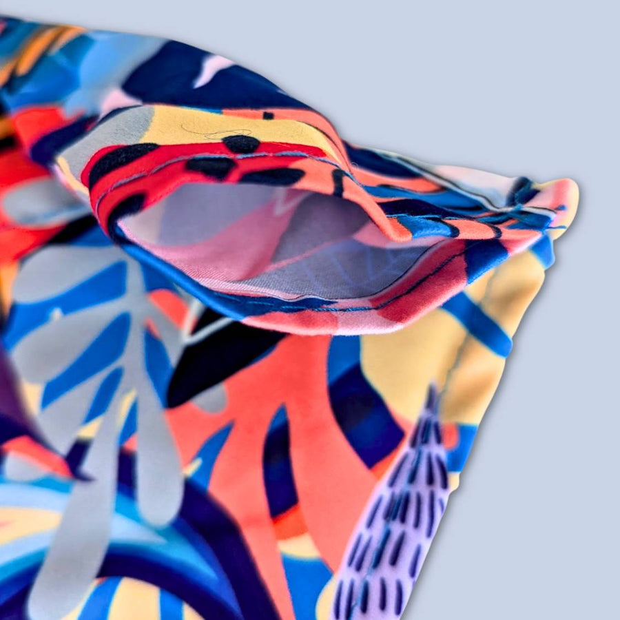 Zoom sur le passant du bandana Lagon aux couleurs vives.