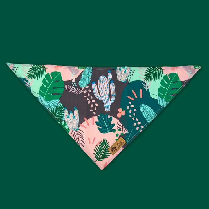 Bandana Goofy Goldens pour chien motifs cactus à nouer autour du cou du toutou. Marque spécialiste d'accessoires colorés pour chiens