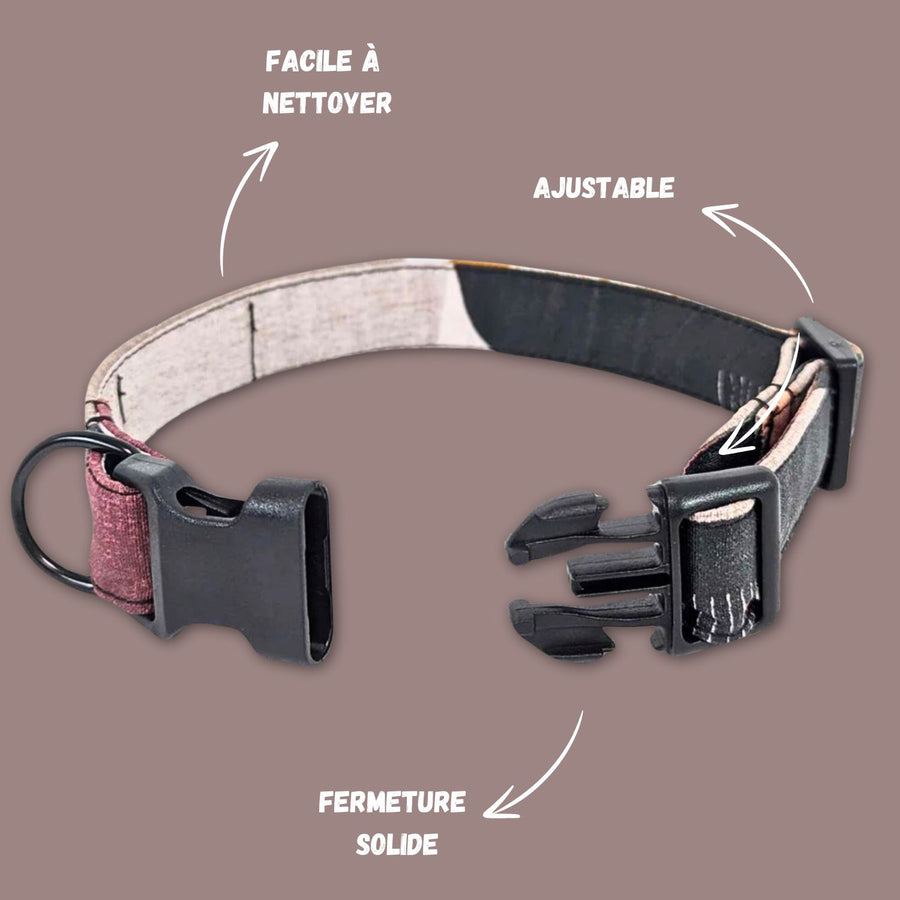 Collier pour Chien en tissu léger et confortable aux tons pourpre et marron. Présenté ici ouvert pour montrer la boucle de fermeture.