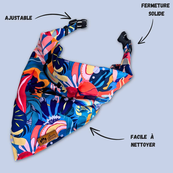 Collier et bandana ouvert de la marque Goofy Goldens. Fermeture pratique et durable ainsi qu'un anneau noir en alliage.