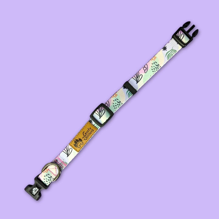 Joli collier chien coloré collection Pastel de la marque Goofy Goldens représenté ici déplié et à plat pour voir tous les détails