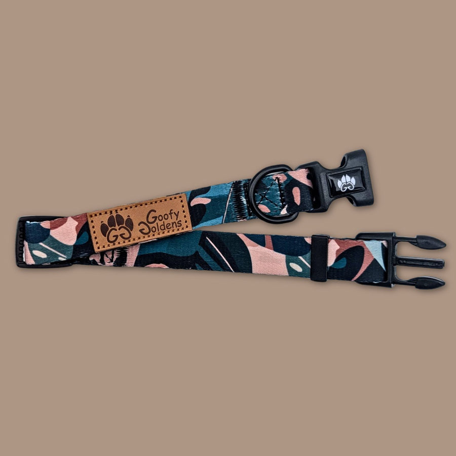 Le collier Savane de la marque Goofy Goldens met en avant son anneau d’attache robuste, sa boucle de fermeture gravée du logo, ainsi que son système de réglage facile et ajustable.