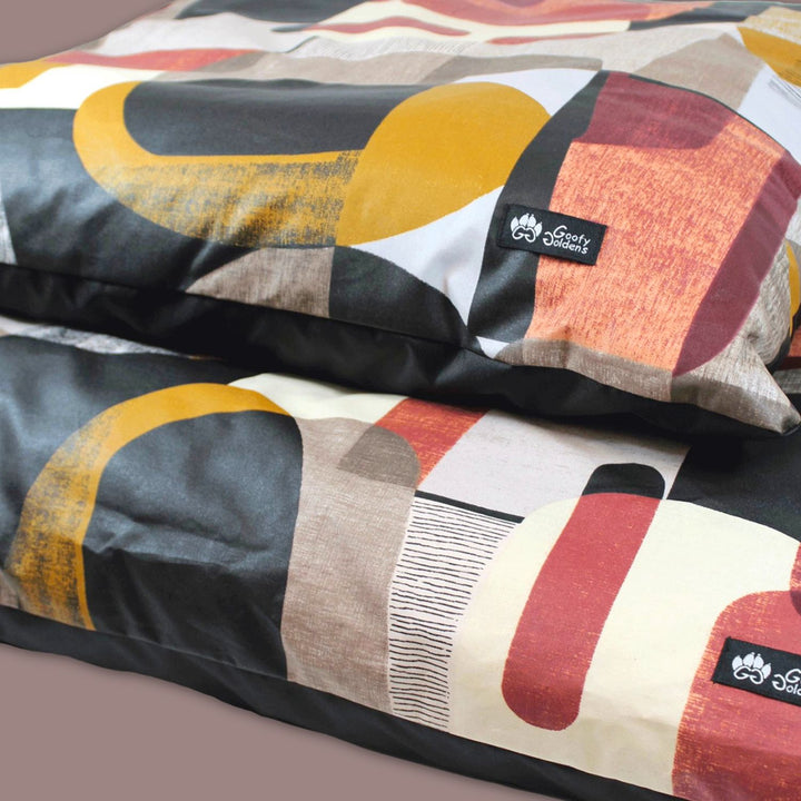 2 tailles de coussins confortables et colorés pour chiens de la marque Goofy Goldens, collection Automne