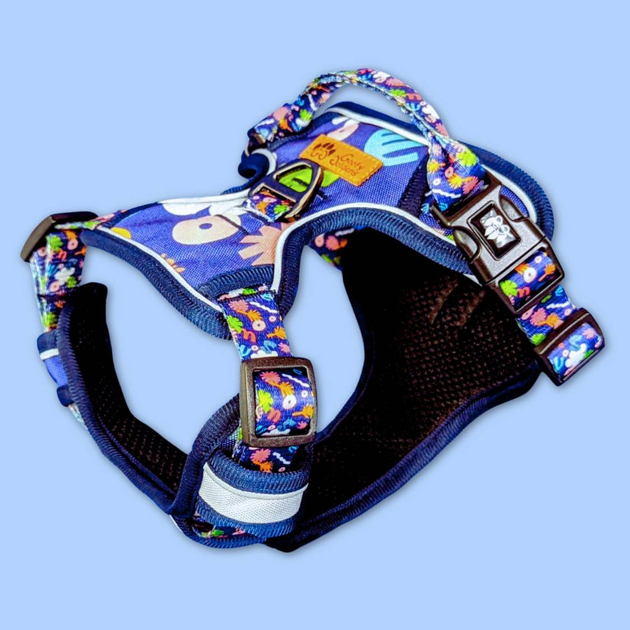 Vue 3D du harnais anti traction de la collection Deep Agua. Un superbe harnais orné de motifs et couleurs pétillants.