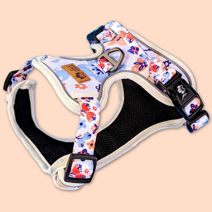 Vue 3D du harnais anti traction de la collection Printemps. Un superbe harnais orné de motifs et couleurs pétillants.