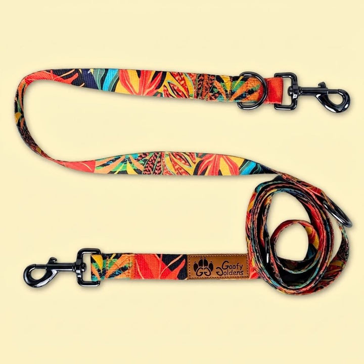 Vue sur la laisse Multiposition Tropical aux motifs tropicaux de couleurs jaune, orange, rouge, vert et noir .