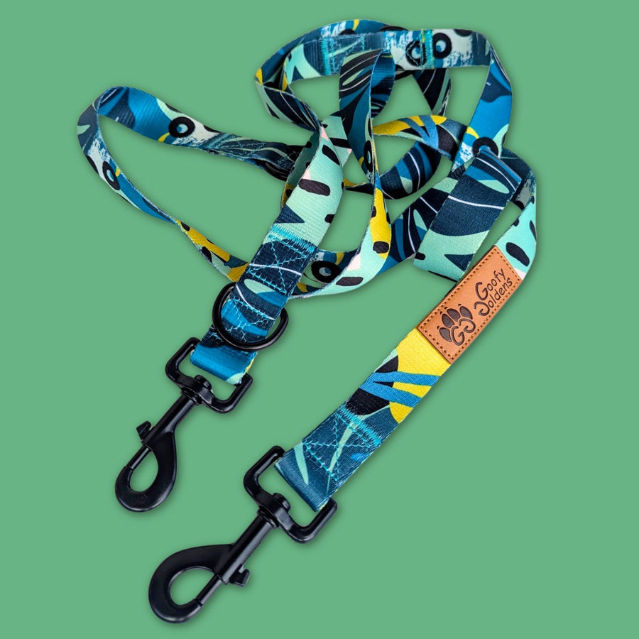 On aperçoit la laisse Multiposition de la gamme Récif enroulée, déclinée dans des couleurs de jaune, bleu et vert .