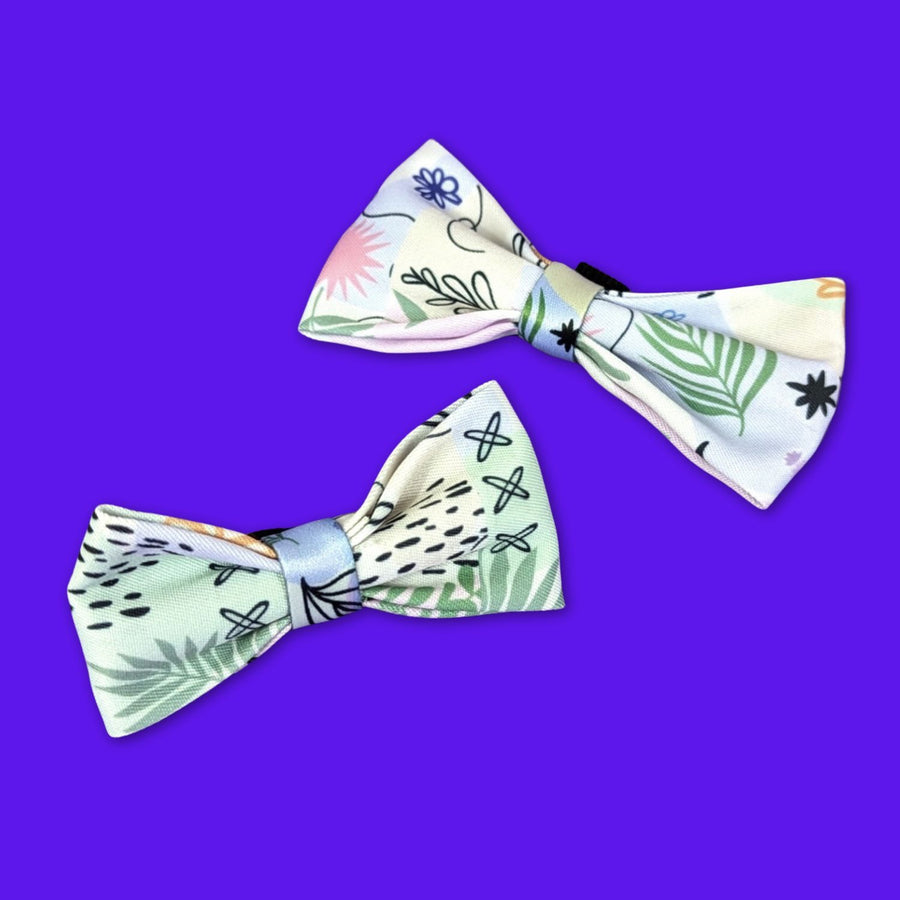 On peut voir ici les deux tailles de noeuds pour chien Pastel aux couleurs vert jaune bleu et rose pastel