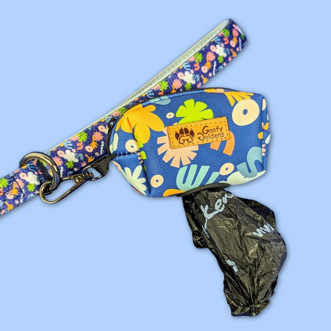 Ensemble laisse te distributeur de sacs à crottes deep agua aux couleurs bleu marine, et aux motifs colorés